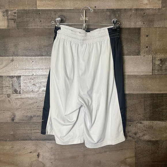 SOLD Nike Dri Fit Basketball Shorts Small - Picture 2 of 3